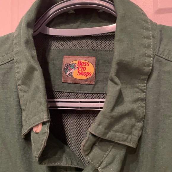 BASS PRO SHOP- FISHING BUTTON UP SHIRT- GREEN- SIZE MEDIUM - Picture 5 of 8